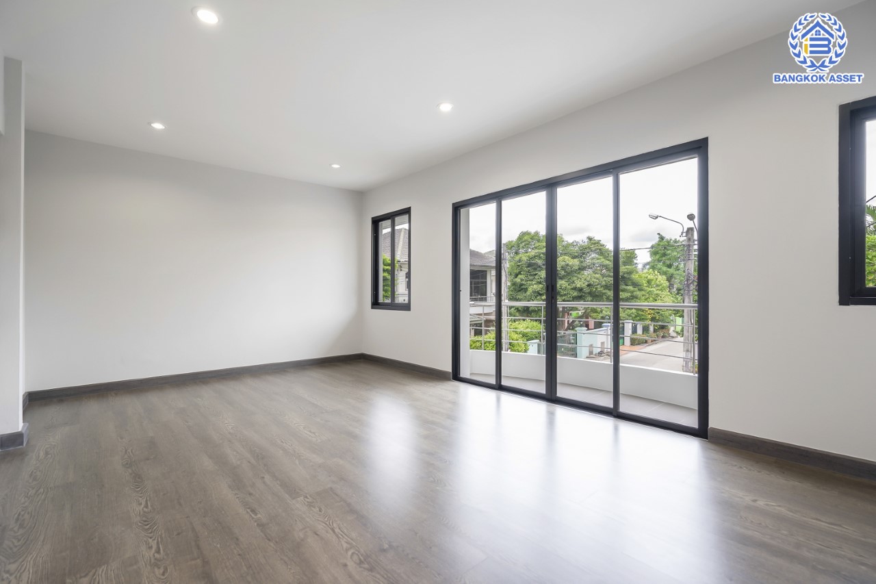 บ้านมือสองตกแต่งใหม่ ม.ศุภาลัย ออร์คิดปาร์ค2 ปิ่นเกล้า-ใกล้ถ.กาญจนาภิเษก หลังใหญ่ตกแต่งหรูหรา เนื้อที่ 85 ตร.ว. ฟังก์ชัน 4 ห้องนอน 4 ห้องน้ำ 1 ห้องแม่บ้าน จอดรถได้ 2 คัน บนทำเลเดินทางสะดวก เชื่อมต่อหลายเส้นทาง และเดอะมอลล์บางแค ทางด่วน "กาญจนาภิเษก" และรถไฟฟ้า "สถานีภาษีเจริญ"